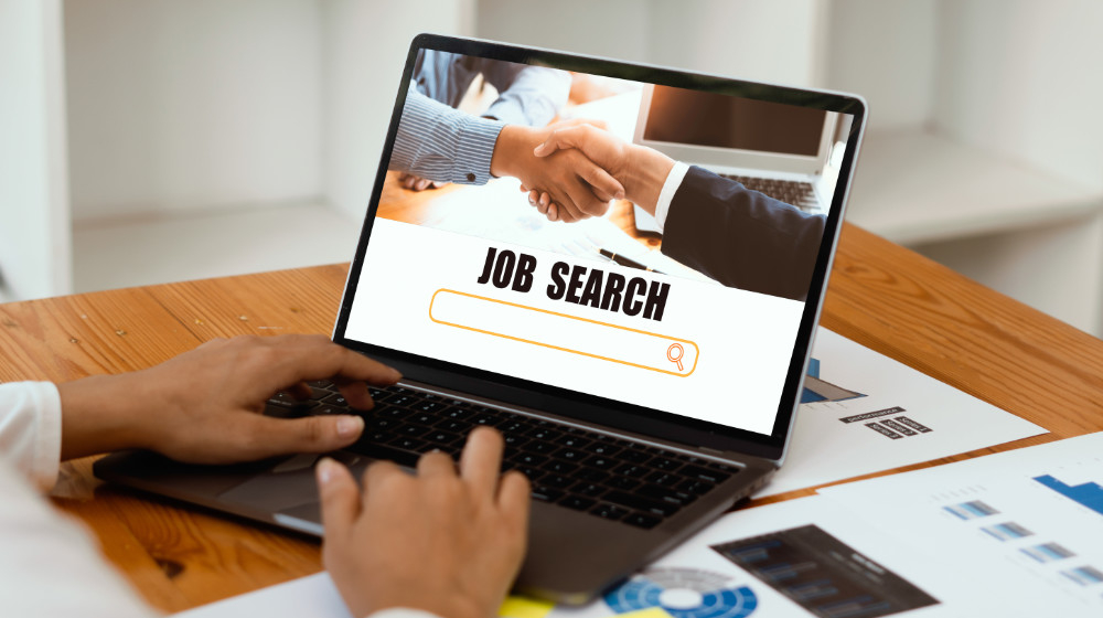 This image has an empty alt attribute; its file name is laptop_sm.jpg